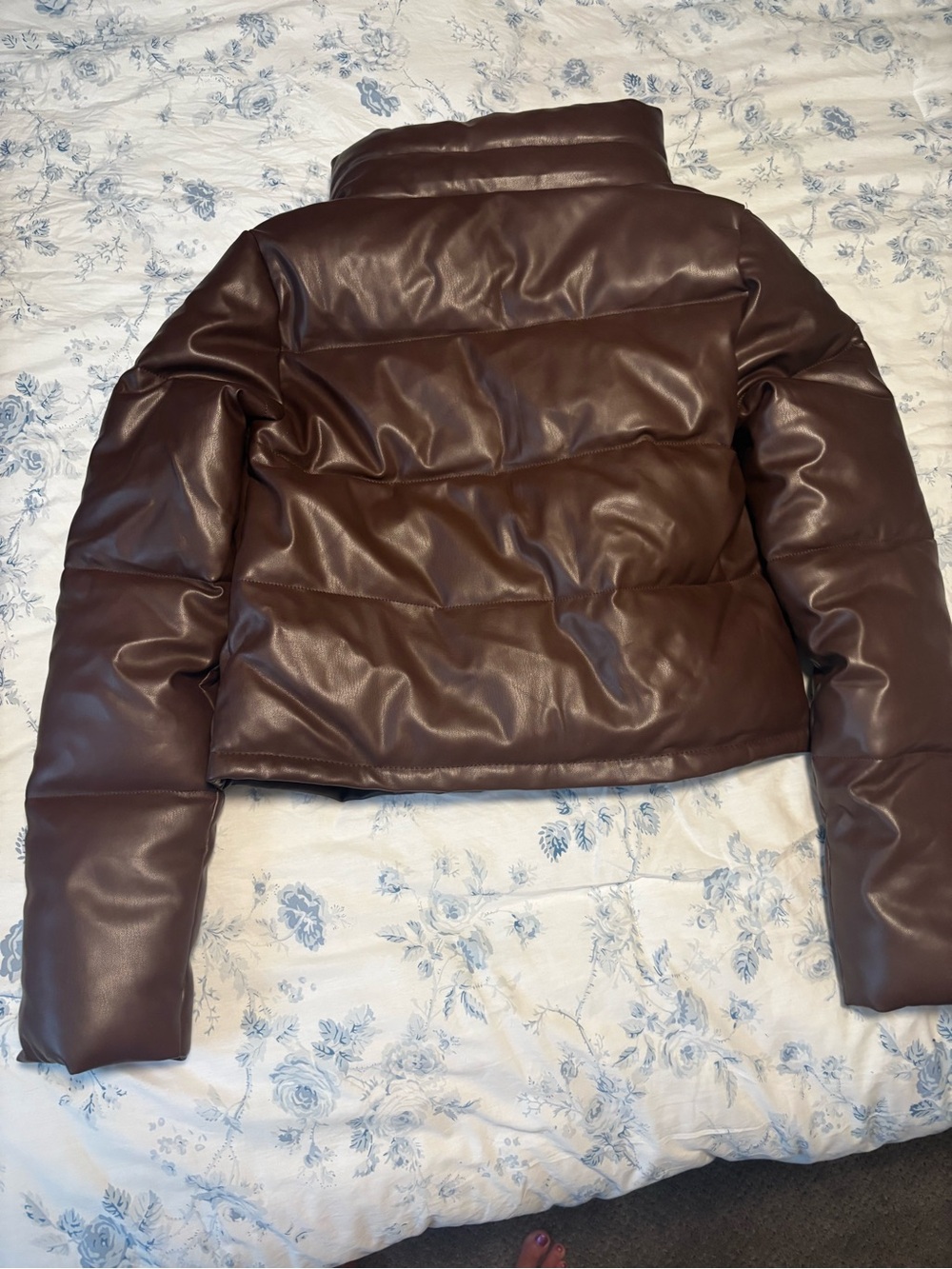 Alya Cropped Puffer Jacket in Dark Brown Faux Leather